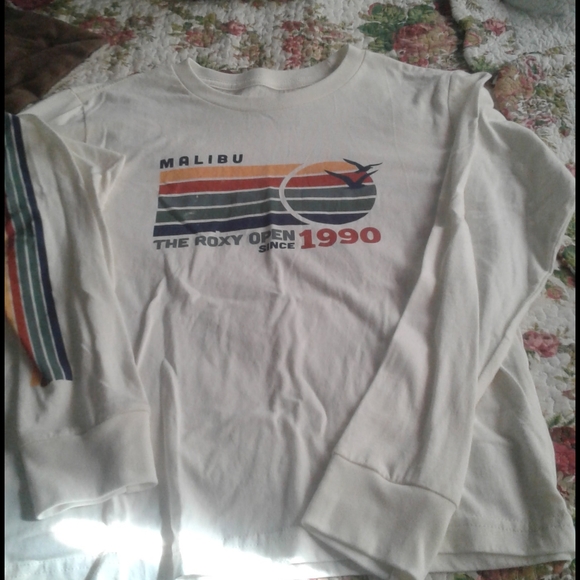 2 Roxy shirts - Picture 3 of 4